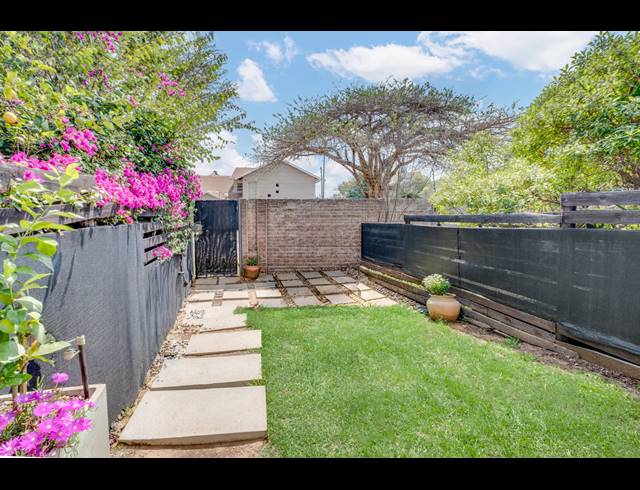 2 BEDROOM APARTMENT FOR SALE IN DARRENWOOD